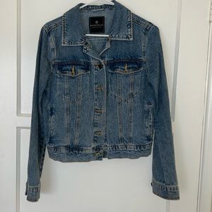 Cropped fitted denim jacket